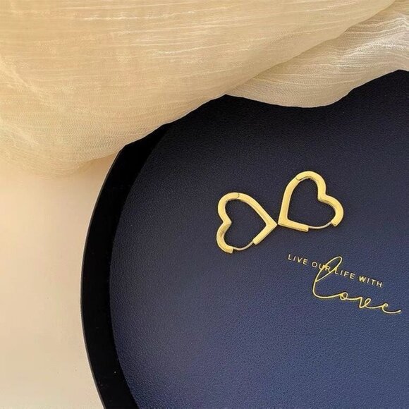 Minimalist Heart Stud Earrings - Picture 2 of 7